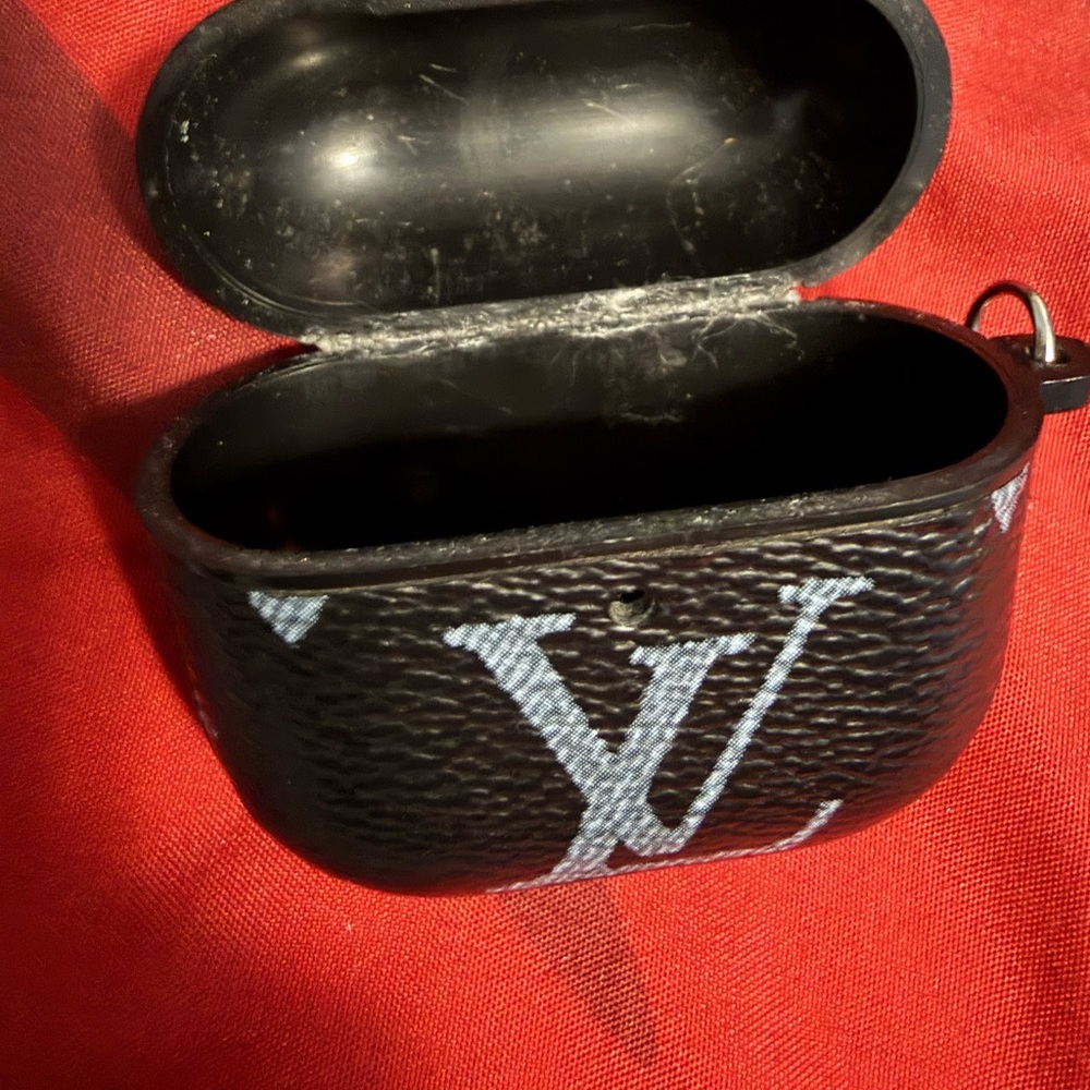 Navy blue Louis Vuitton Lv logo AirPods 4 Case - Picture 5 of 7